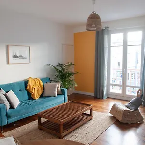 Spacieux Avec Balcon Et Parking , Brest Francia