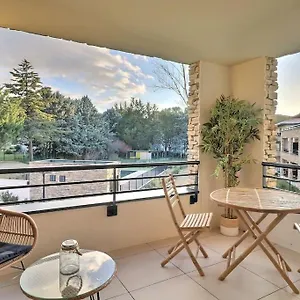 appartement-moderne-terrasse-piscine-parking.aixenprovencehotels.org/